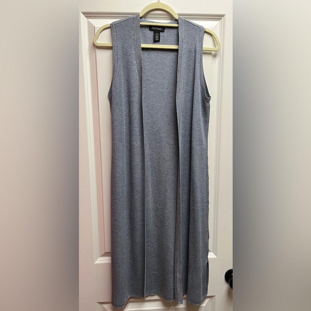 Sweater vest. White House black market size M